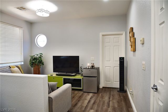 712 Oak Hills Course Drive, Las Vegas, NV 89148