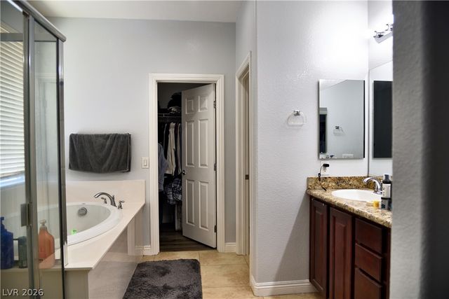 712 Oak Hills Course Drive, Las Vegas, NV 89148