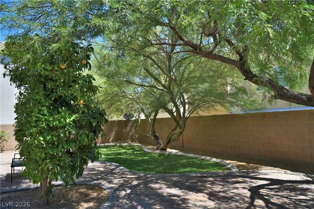 712 Oak Hills Course Drive, Las Vegas, NV 89148