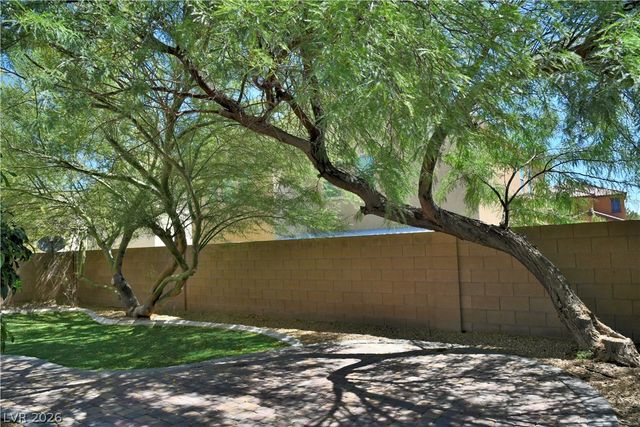 712 Oak Hills Course Drive, Las Vegas, NV 89148