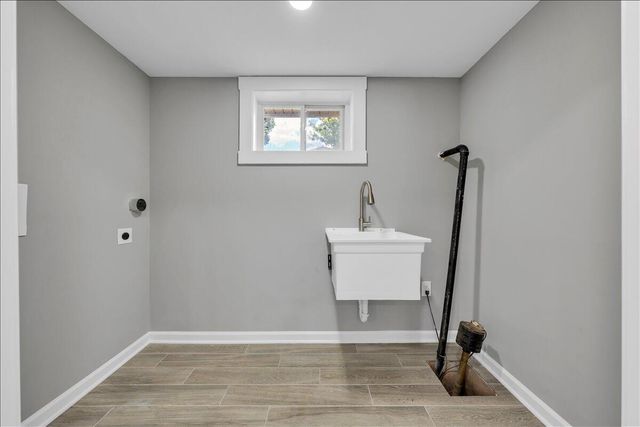 823 Brownwood DR NW, Roanoke, VA 24017