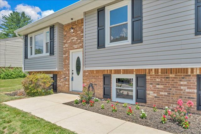 823 Brownwood DR NW, Roanoke, VA 24017