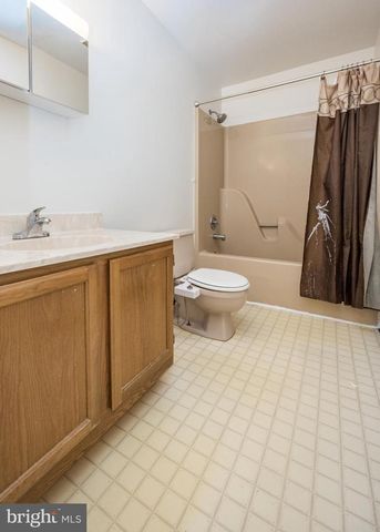 8 LAIRD LN, New Castle, DE 19720