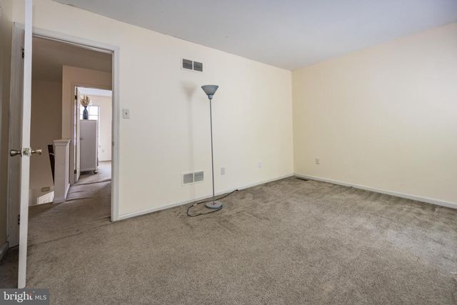8 LAIRD LN, New Castle, DE 19720