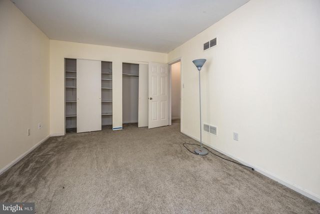8 LAIRD LN, New Castle, DE 19720