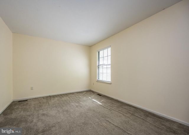 8 LAIRD LN, New Castle, DE 19720