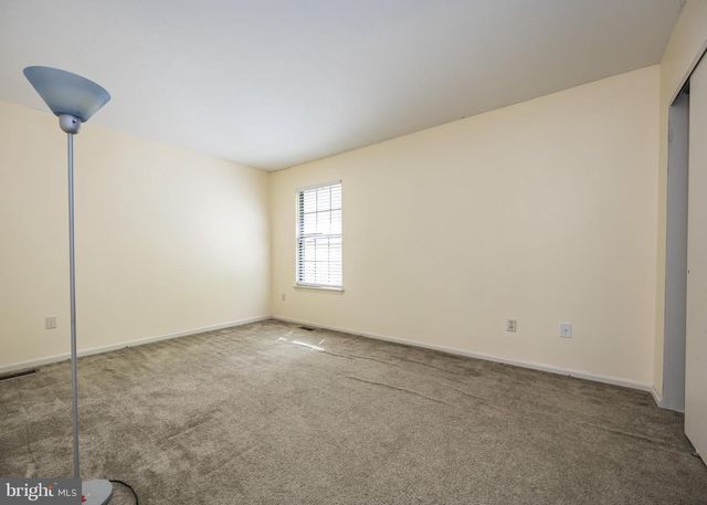 8 LAIRD LN, New Castle, DE 19720