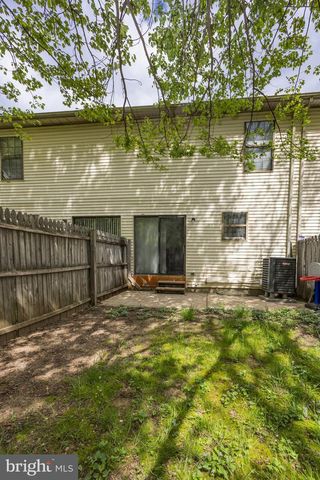 8 LAIRD LN, New Castle, DE 19720