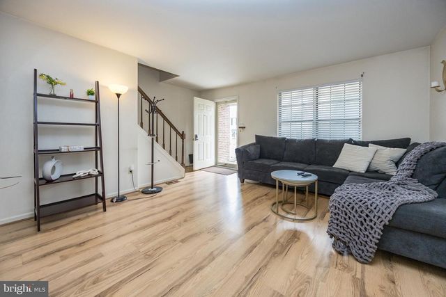 8 LAIRD LN, New Castle, DE 19720