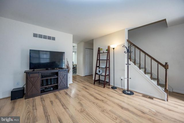 8 LAIRD LN, New Castle, DE 19720