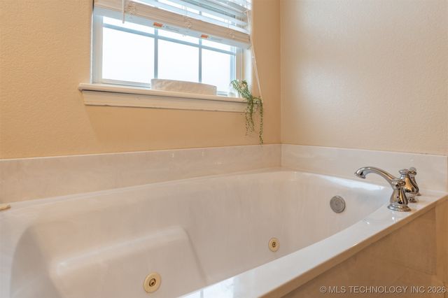 23484 E 136th Street S, Coweta, OK 74429