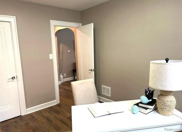 4075 Motorway Drive, Waterford, MI 48328
