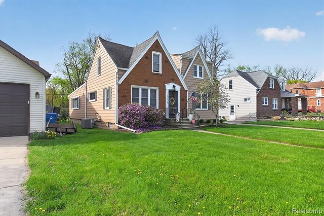 4075 Motorway Drive, Waterford, MI 48328