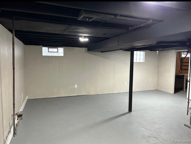 4075 Motorway Drive, Waterford, MI 48328