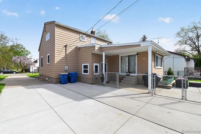 4075 Motorway Drive, Waterford, MI 48328