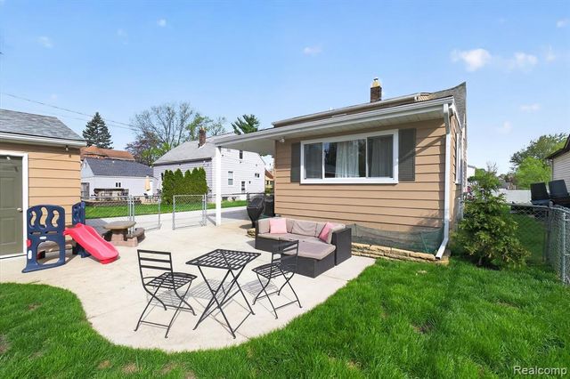 4075 Motorway Drive, Waterford, MI 48328