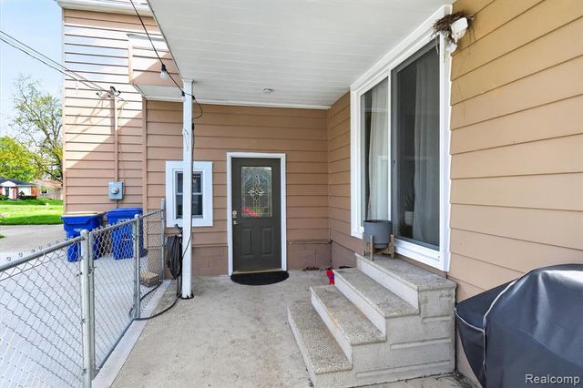 4075 Motorway Drive, Waterford, MI 48328