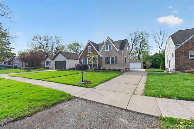 4075 Motorway Drive, Waterford, MI 48328