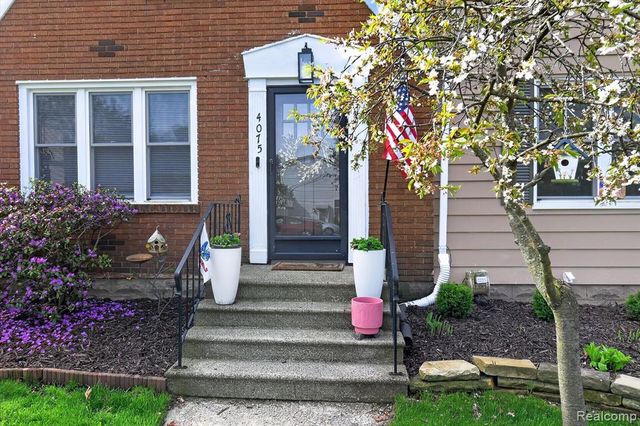 4075 Motorway Drive, Waterford, MI 48328