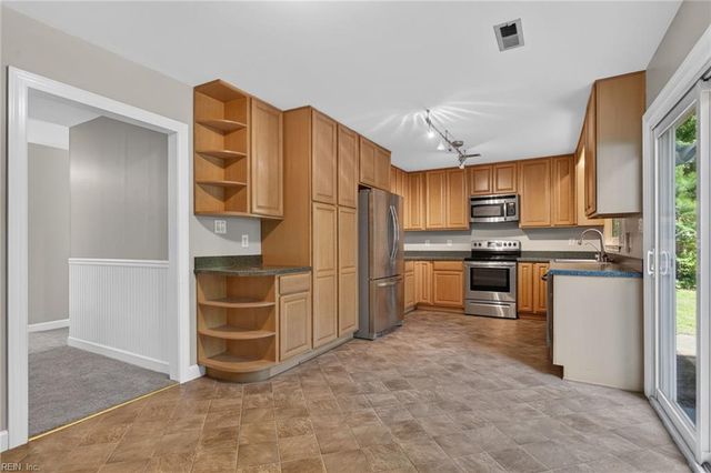 614 Woods RD, Newport News, VA 23601