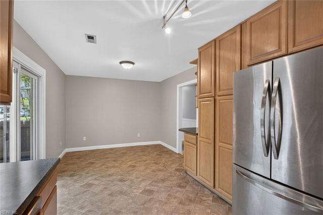 614 Woods RD, Newport News, VA 23601