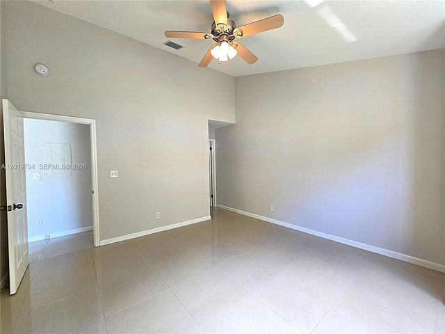 3457 NW 44th St 205, Oakland Park, FL 33309