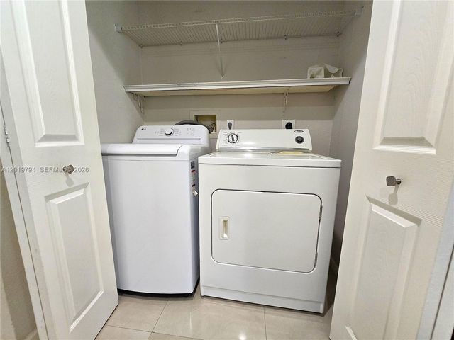 3457 NW 44th St 205, Oakland Park, FL 33309