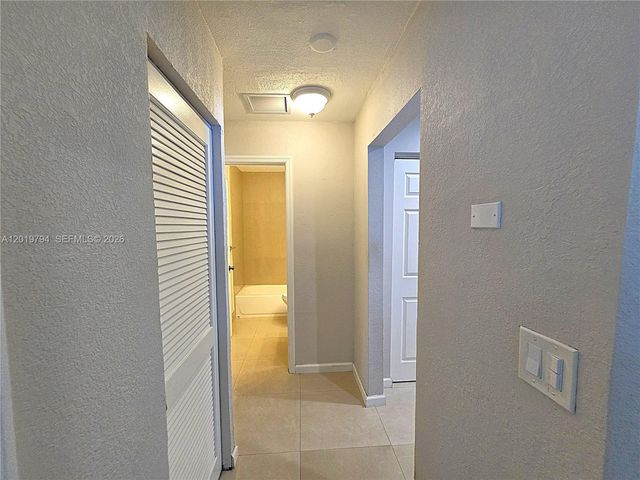 3457 NW 44th St 205, Oakland Park, FL 33309