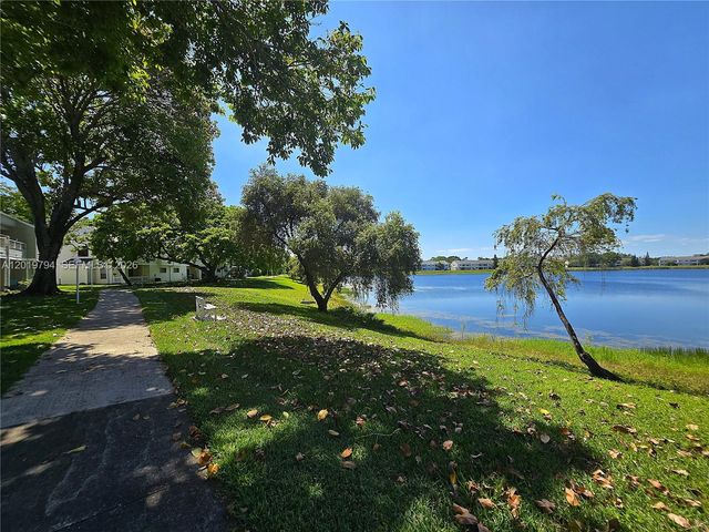 3457 NW 44th St 205, Oakland Park, FL 33309