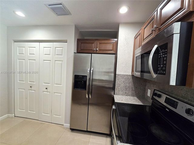 3457 NW 44th St 205, Oakland Park, FL 33309