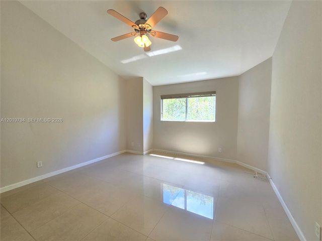 3457 NW 44th St 205, Oakland Park, FL 33309