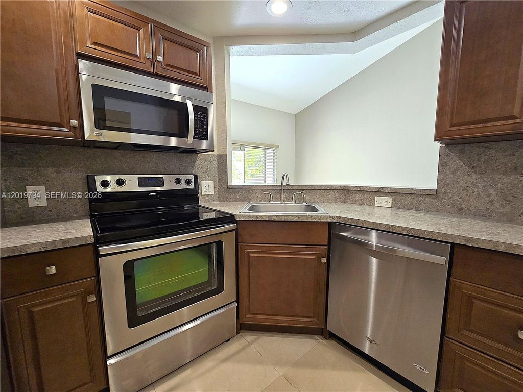 3457 NW 44th St 205, Oakland Park, FL 33309