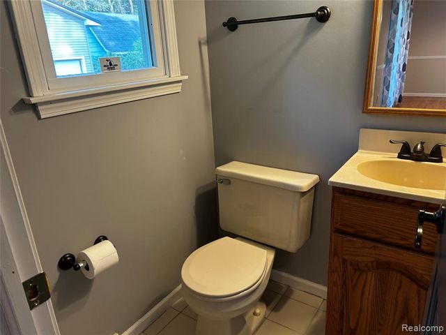 5440 Deland Road, Flushing, MI 48433