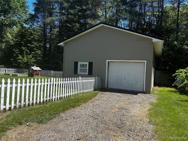 5440 Deland Road, Flushing, MI 48433