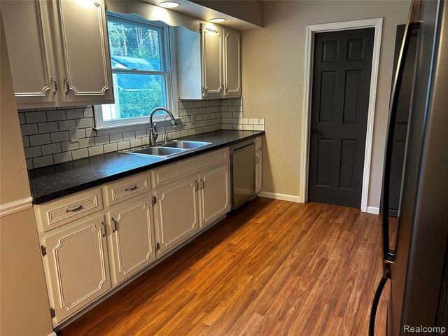 5440 Deland Road, Flushing, MI 48433