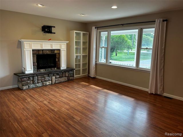 5440 Deland Road, Flushing, MI 48433