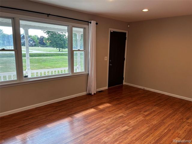 5440 Deland Road, Flushing, MI 48433