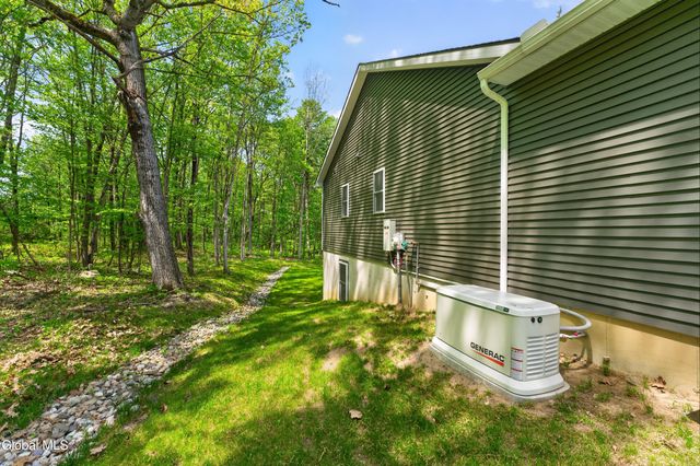 70 Smith Road, Halfmoon, NY 12065