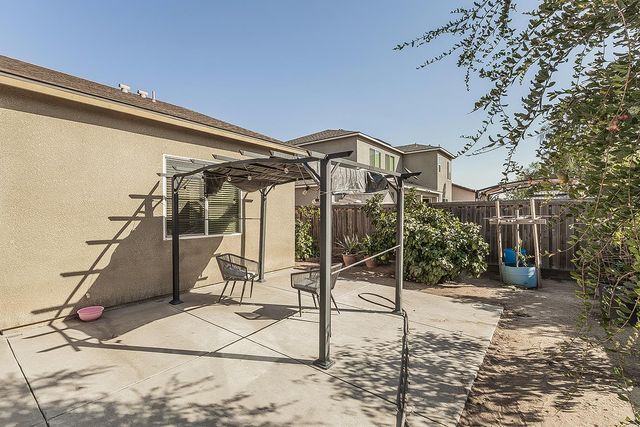 3765 N Pearwood Avenue, Fresno, CA 93727