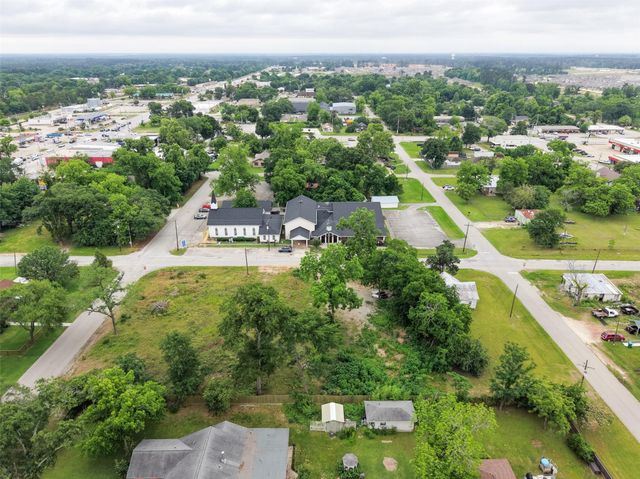305 N Thomason Street, Willis, TX 77378