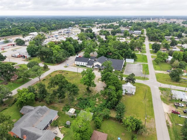 305 N Thomason Street, Willis, TX 77378