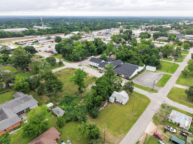 305 N Thomason Street, Willis, TX 77378