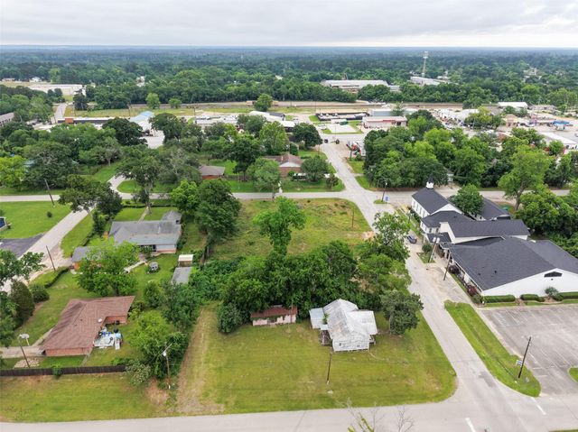 305 N Thomason Street, Willis, TX 77378