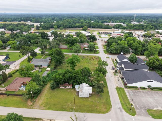 305 N Thomason Street, Willis, TX 77378