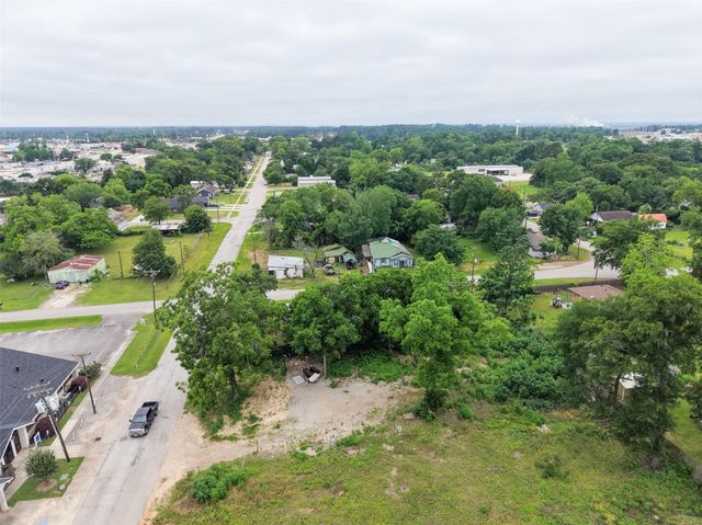 305 N Thomason Street, Willis, TX 77378