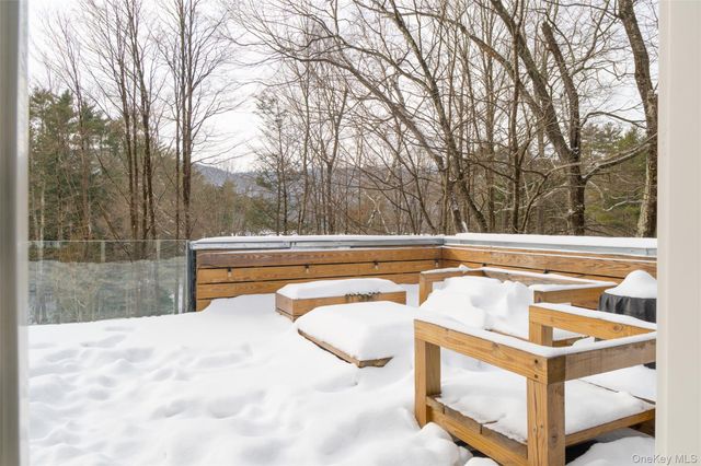 15 Lake View Drive, Woodstock, NY 12448