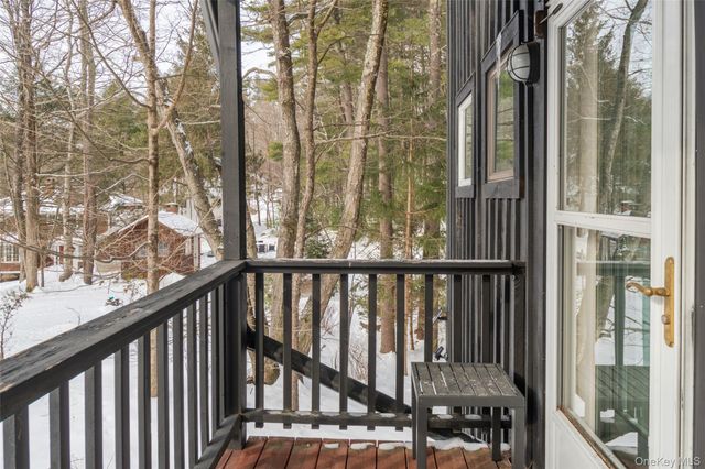 15 Lake View Drive, Woodstock, NY 12448