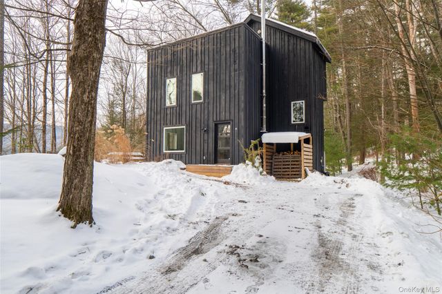 15 Lake View Drive, Woodstock, NY 12448