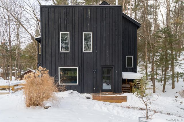 15 Lake View Drive, Woodstock, NY 12448