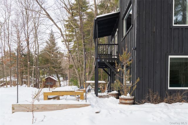 15 Lake View Drive, Woodstock, NY 12448
